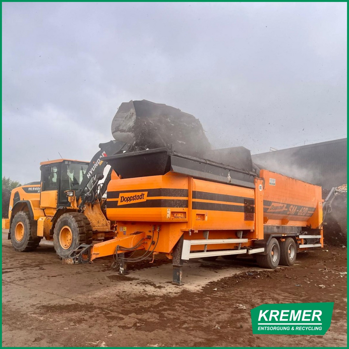 🚜 Volle Schaufel 💚
Unser Radlader füttert die Trommelsiebanlage – damit kompostierbare Abfälle fachgerecht aufbereitet... 🚜 Volle Schaufel 💚
Unser Radlader füttert die Trommelsiebanlage – damit kompostierbare Abfälle fachgerecht aufbereitet...