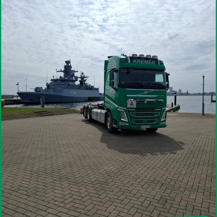 📸 Grüße aus dem Rostocker Hafen! ⚓🚛

Steffen hat nach erledigtem Kundenauftrag noch kurz die Gelegenheit genutzt – und...