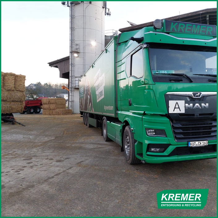 🚛 Ab in den Schwarzwald! 🌲

Strohtransport mit Vollgas – kurz vor den Feiertagen geben wir nochmal alles. 💪💚

#kremer...