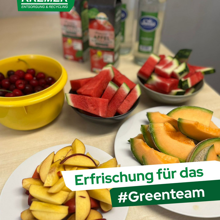 Bei den Temperaturen zählt jede Trinkpause. 🍉

Deshalb steht bei uns im Büro nicht nur Wasser bereit. Auch frische...
